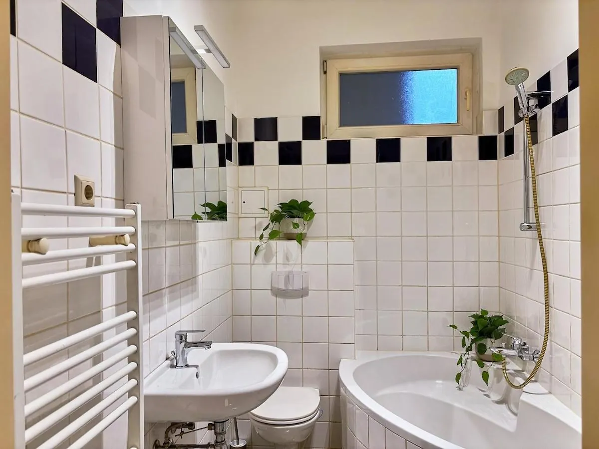 2Br I 85Qm I 16 Min To Inner City I 8 Min To Metro Wien 0*,